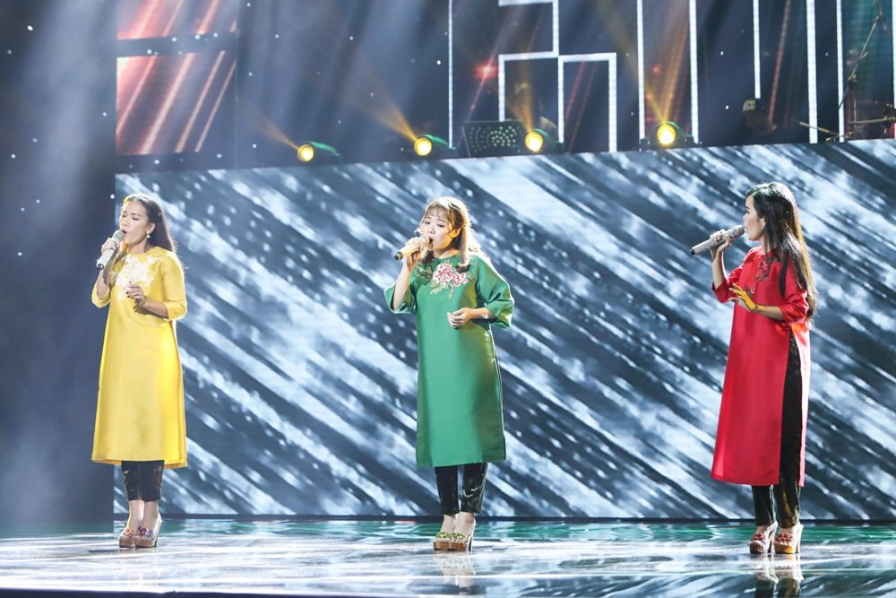 yuuki-anh-bui-cung-dong-doi-dien-ao-dai-den-giao-thong-chinh-phuc-ca-khuc-kho-nhat-vong-thach-dau