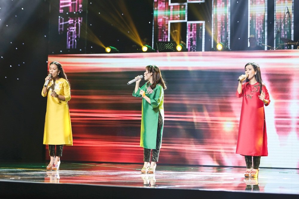 yuuki-anh-bui-cung-dong-doi-dien-ao-dai-den-giao-thong-chinh-phuc-ca-khuc-kho-nhat-vong-thach-dau