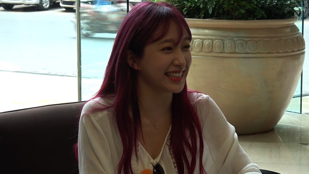 EXID ở Việt Nam: Vẫn tươi tắn và xinh đẹp dù phải đi bộ dưới trời nắng
