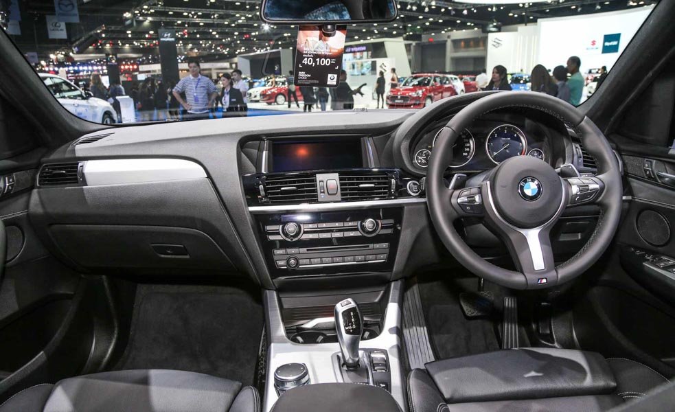 can-canh-bmw-x4-m-sport-may-dau-20l-tai-bangkok