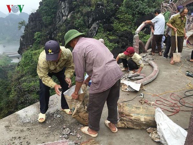 Cận cảnh tháo dỡ công trình 