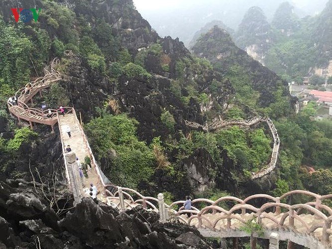 Cận cảnh tháo dỡ công trình 