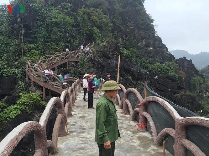 Cận cảnh tháo dỡ công trình 