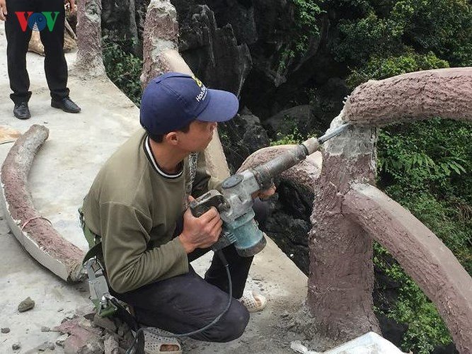 Cận cảnh tháo dỡ công trình 