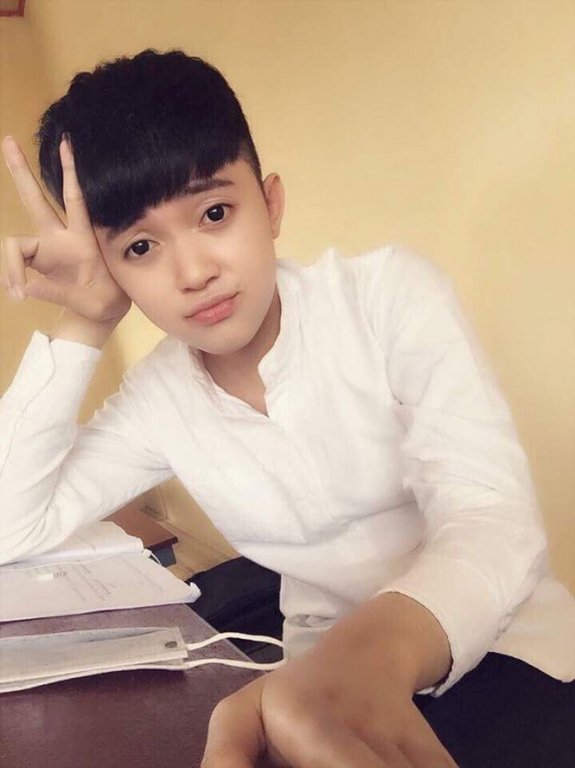hotgirl-chuyen-gioi-bat-mi-chuyen-yeu