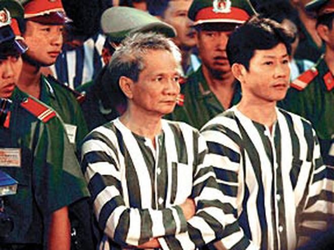 Kỳ 15: Sòng bạc bị tố giác, Năm Cam vung tiền mua chuộc quan chức
