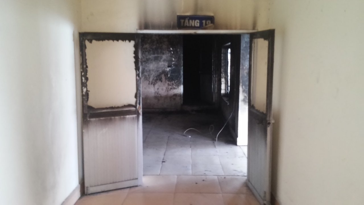 rung-minh-truoc-nhung-vet-la-tren-toa-chung-cu-bi-chay-tai-khu-do-thi-my-dinh