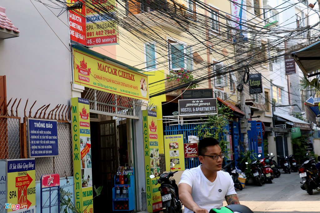 'Đến Nha Trang mà ngỡ như đang ở phố Tàu, nước Nga'