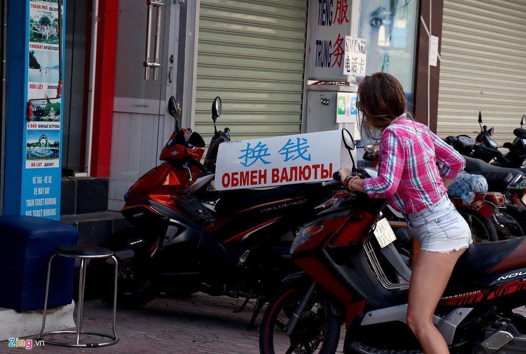 'Đến Nha Trang mà ngỡ như đang ở phố Tàu, nước Nga'