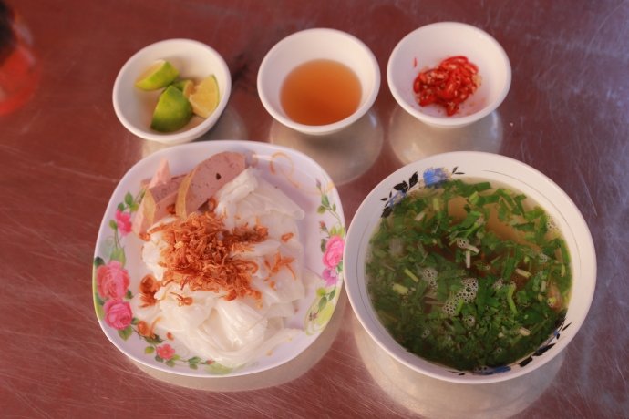 ve-thanh-pho-vinh-nen-an-gi-o-dau