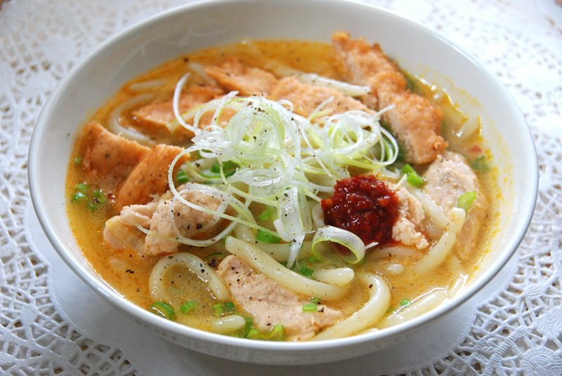 ve-thanh-pho-vinh-nen-an-gi-o-dau