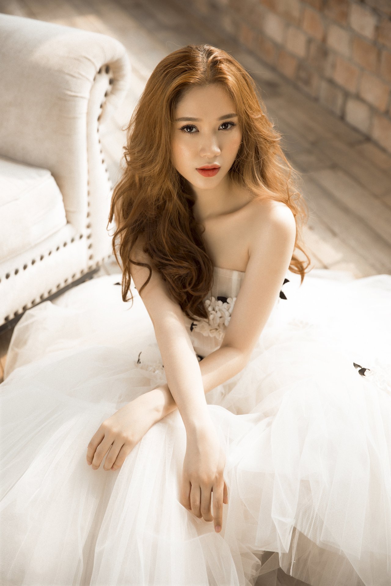 can-canh-ve-nu-than-cua-ban-sao-ngoc-trinh-khien-ong-bau-khac-tiep-khong-ngai-phat-ngon-soc