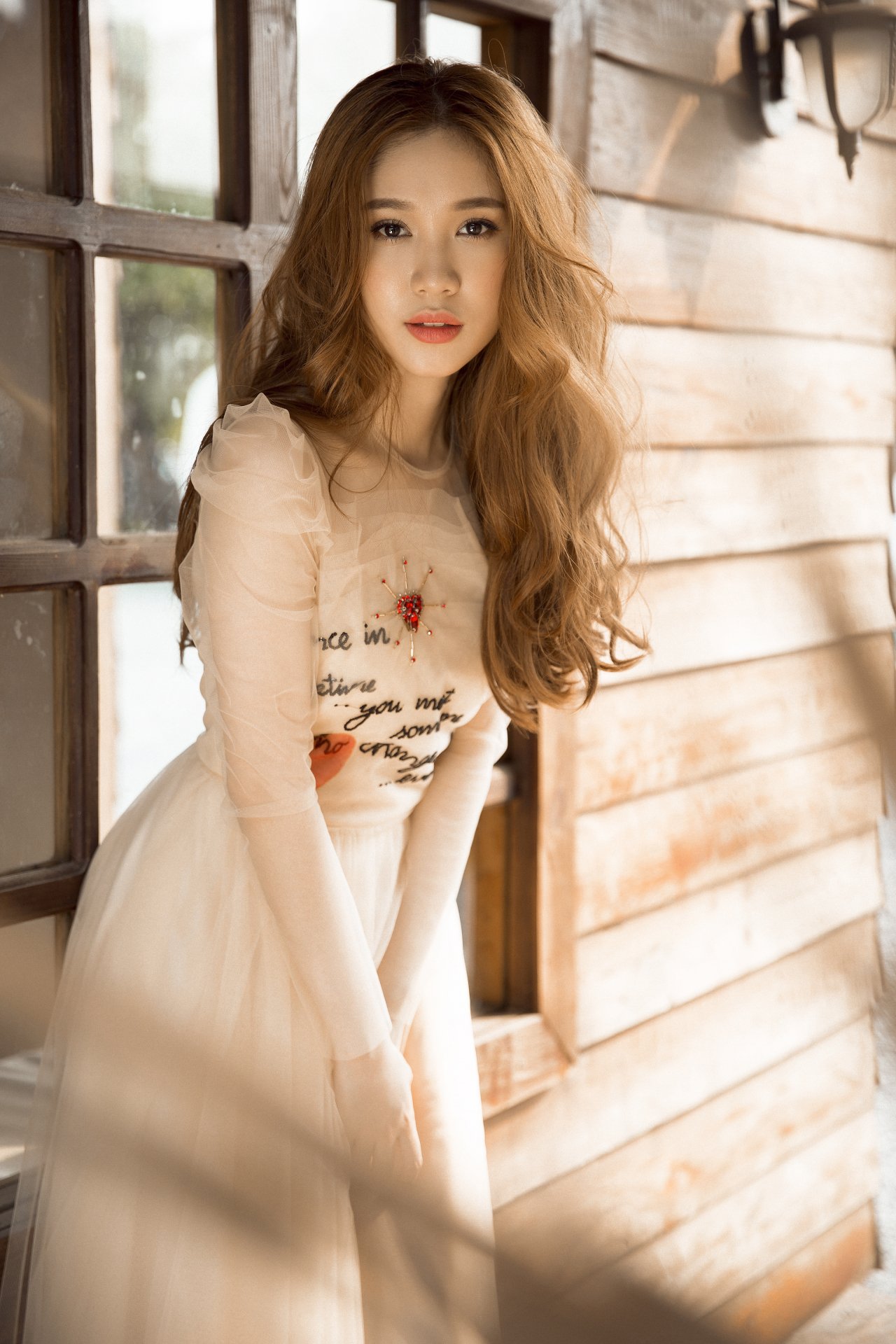 can-canh-ve-nu-than-cua-ban-sao-ngoc-trinh-khien-ong-bau-khac-tiep-khong-ngai-phat-ngon-soc