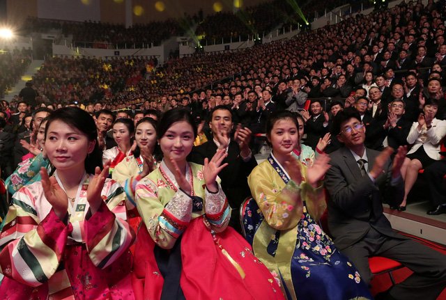 khoanh-khac-duoc-mong-moi-tu-lau-tai-dem-nhac-lich-su-han-trieu