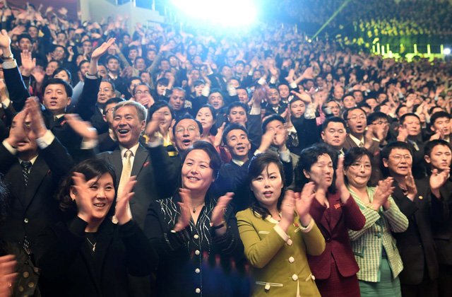 khoanh-khac-duoc-mong-moi-tu-lau-tai-dem-nhac-lich-su-han-trieu