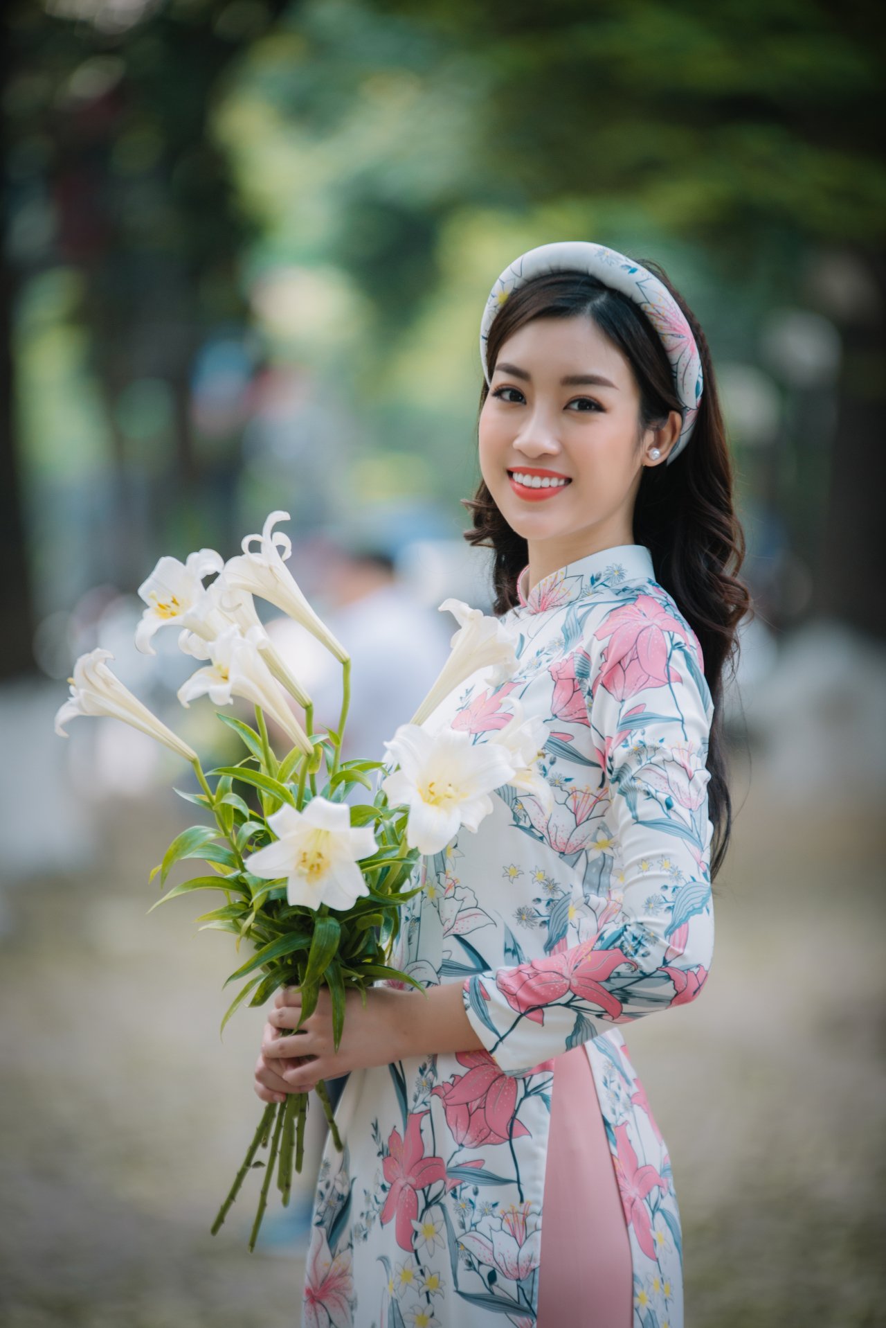 hoa-hau-do-my-linh-tro-thanh-nang-tho-thang-4-cua-hoa-hau-ngoc-han