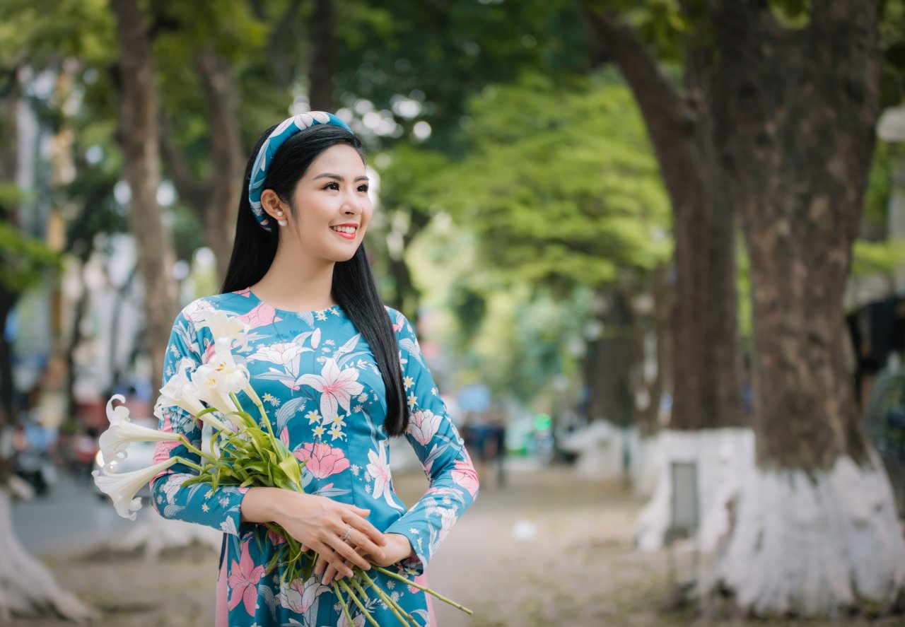 hoa-hau-do-my-linh-tro-thanh-nang-tho-thang-4-cua-hoa-hau-ngoc-han