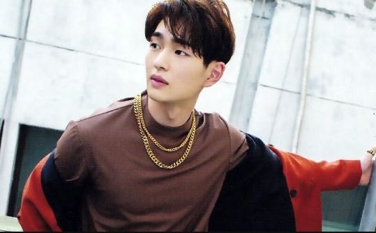onew-la-ai-va-onew-bi-kien-vi-toi-quay-roi-tinh-duc-tai-hop-dem