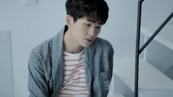 onew-la-ai-va-onew-bi-kien-vi-toi-quay-roi-tinh-duc-tai-hop-dem
