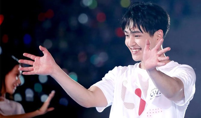 onew-la-ai-va-onew-bi-kien-vi-toi-quay-roi-tinh-duc-tai-hop-dem