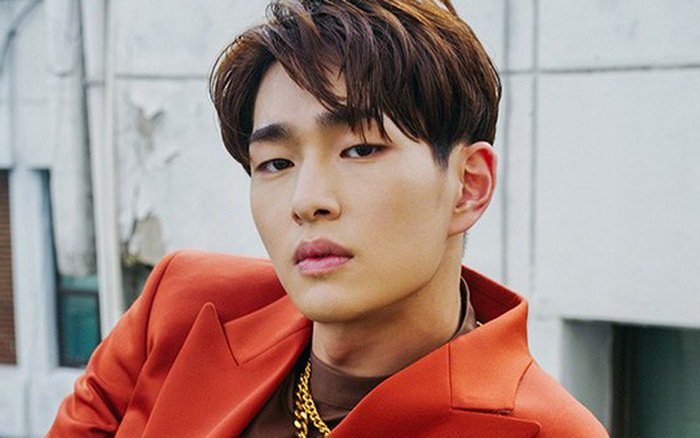 onew-la-ai-va-onew-bi-kien-vi-toi-quay-roi-tinh-duc-tai-hop-dem