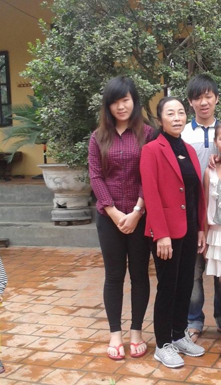co-gai-co-khuon-mat-giong-huong-tram-nhu-duc