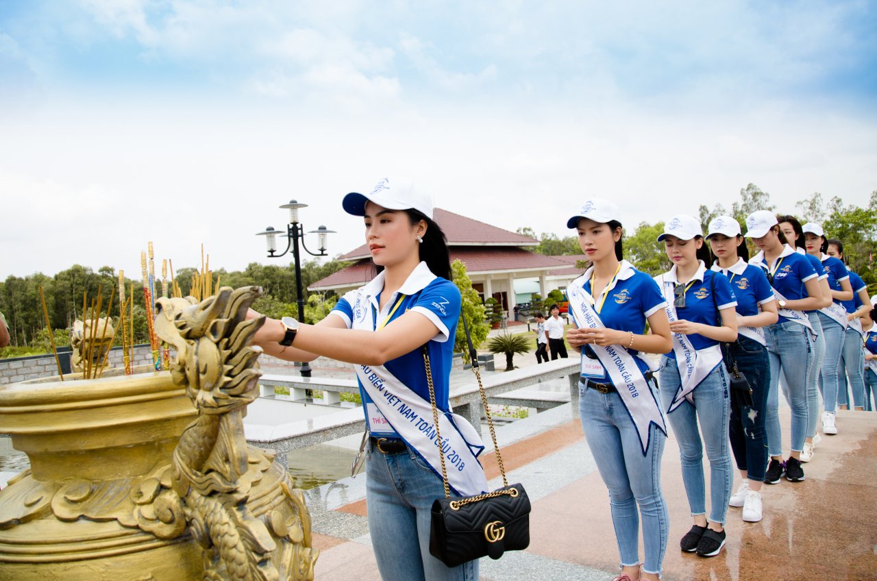 top-40-hoa-hau-bien-viet-nam-toan-cau-an-mac-gian-di-doi-nang-trong-cay-o-u-minh-thuong