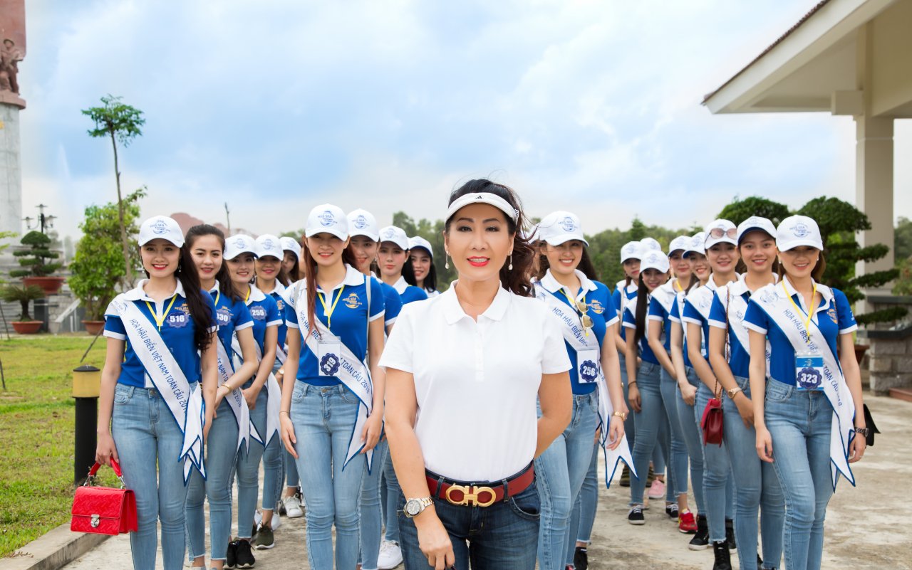 top-40-hoa-hau-bien-viet-nam-toan-cau-an-mac-gian-di-doi-nang-trong-cay-o-u-minh-thuong