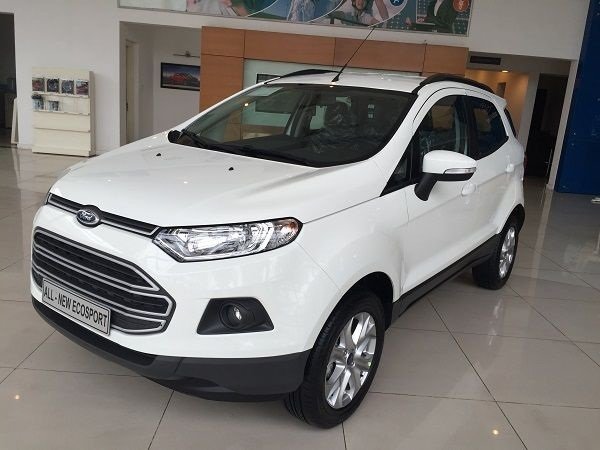 gia-xe-oto-hom-nay-94-ford-giu-binh-on-gia-sau-nhung-phien-giam-manh