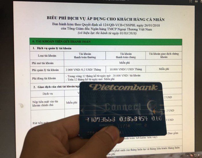 tiep-tuc-tang-phi-dich-vu-vietcombank-bat-chap-khach-hang-vi-loi-nhuan