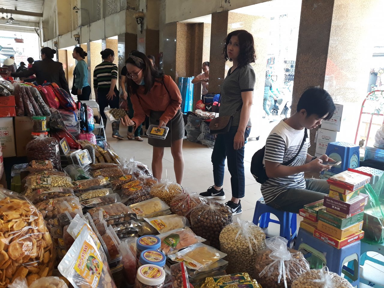 tieu-thuong-cho-dong-xuan-cang-bang-ron-phan-doi-vi-nghe-tin-don-xay-lai-cho