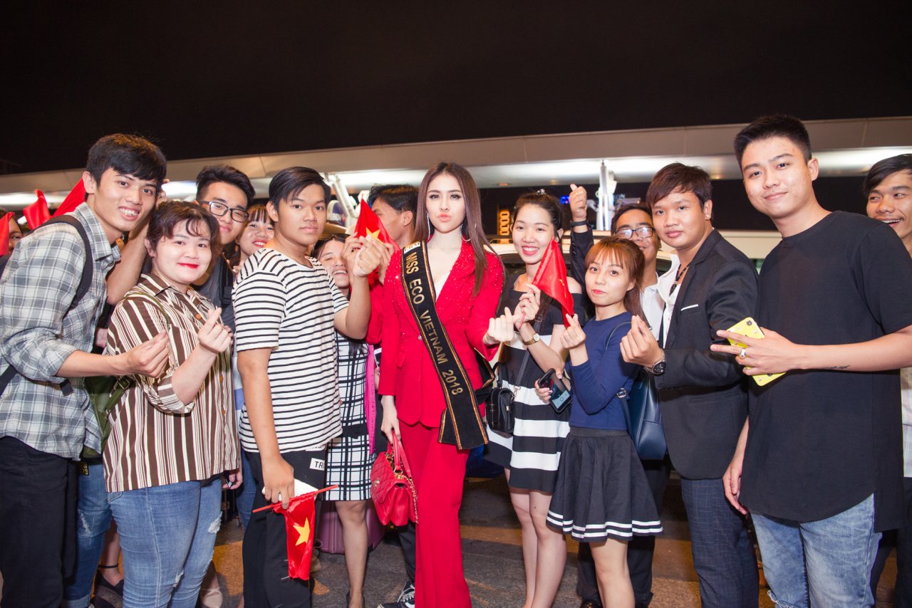 fan-ham-mo-nao-loan-san-bay-tien-thu-dung-sang-ai-cap-thi-miss-eco-international