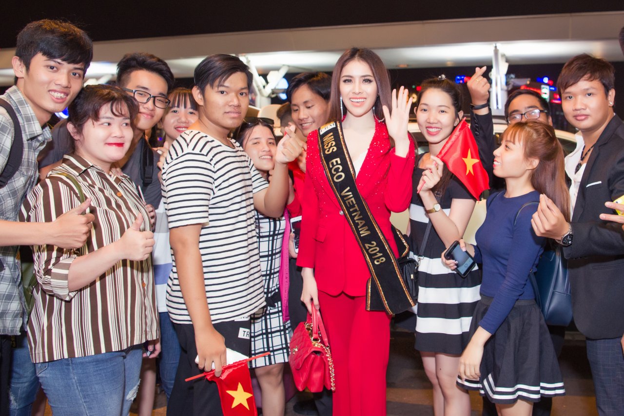 fan-ham-mo-nao-loan-san-bay-tien-thu-dung-sang-ai-cap-thi-miss-eco-international