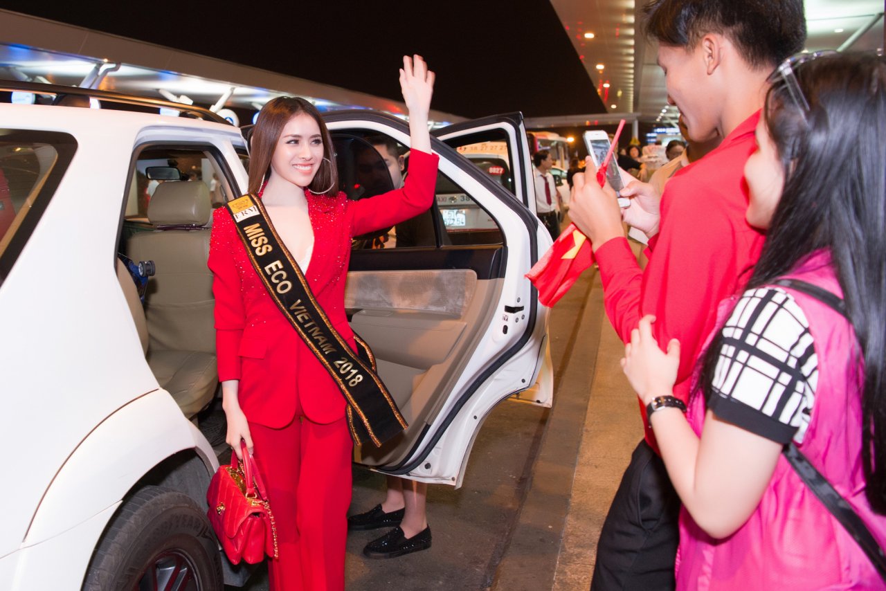 fan-ham-mo-nao-loan-san-bay-tien-thu-dung-sang-ai-cap-thi-miss-eco-international