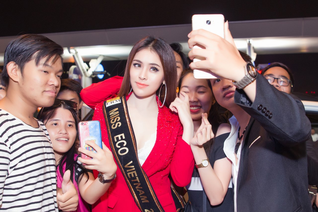 fan-ham-mo-nao-loan-san-bay-tien-thu-dung-sang-ai-cap-thi-miss-eco-international