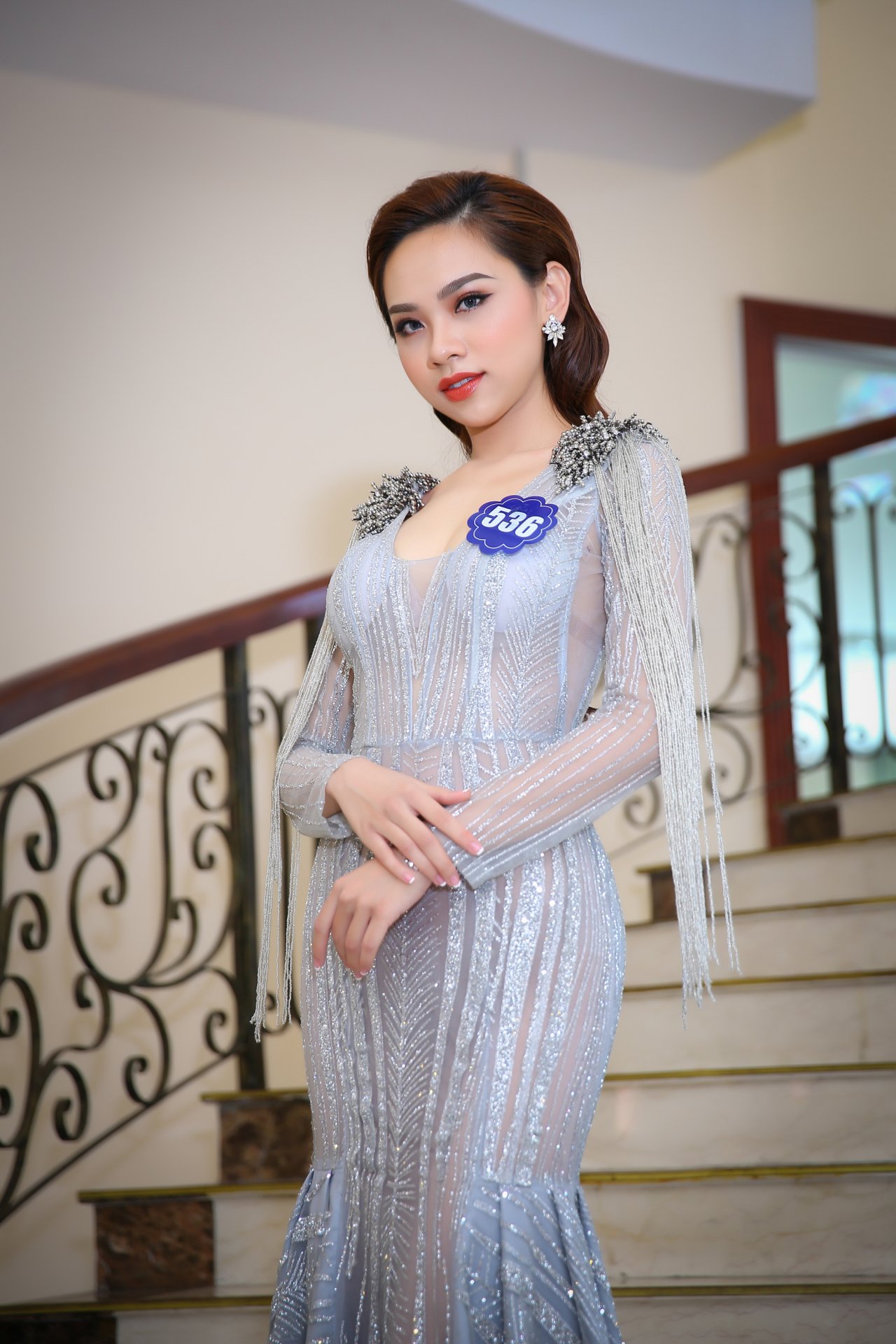 tung-bo-anh-da-hoi-dep-nghet-tho-thi-sinh-hoa-hau-bien-viet-nam-toan-cau-dap-tan-tin-don-kem-sac