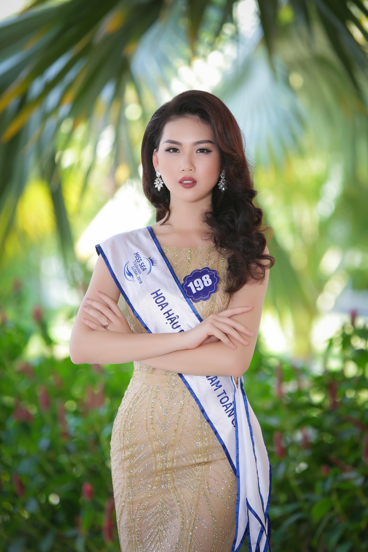 tung-bo-anh-da-hoi-dep-nghet-tho-thi-sinh-hoa-hau-bien-viet-nam-toan-cau-dap-tan-tin-don-kem-sac