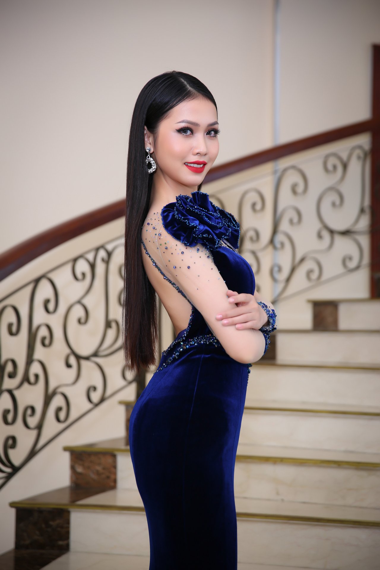 tung-bo-anh-da-hoi-dep-nghet-tho-thi-sinh-hoa-hau-bien-viet-nam-toan-cau-dap-tan-tin-don-kem-sac