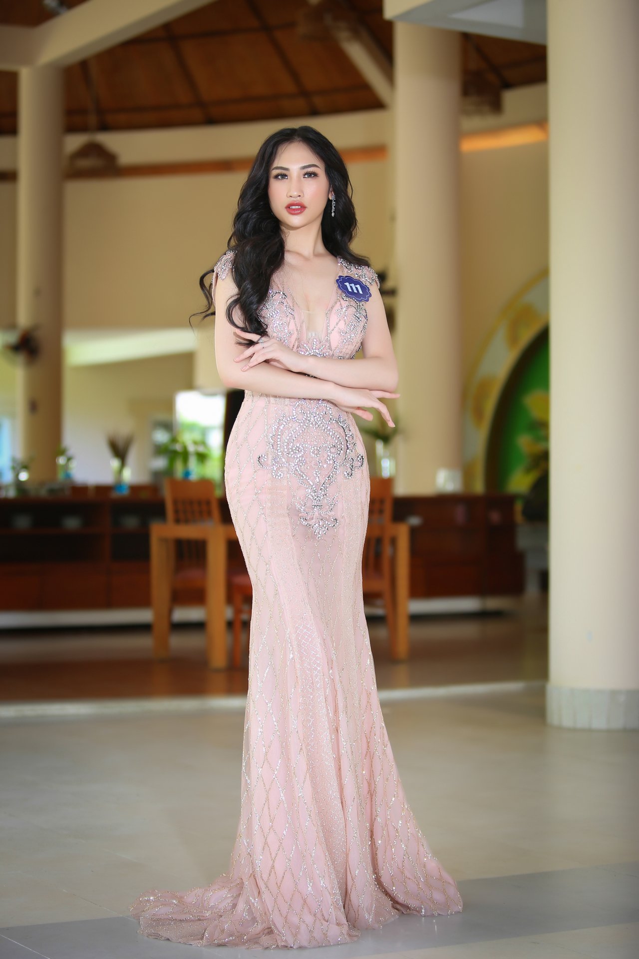tung-bo-anh-da-hoi-dep-nghet-tho-thi-sinh-hoa-hau-bien-viet-nam-toan-cau-dap-tan-tin-don-kem-sac