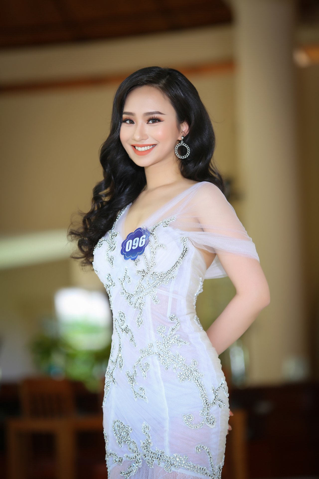 tung-bo-anh-da-hoi-dep-nghet-tho-thi-sinh-hoa-hau-bien-viet-nam-toan-cau-dap-tan-tin-don-kem-sac