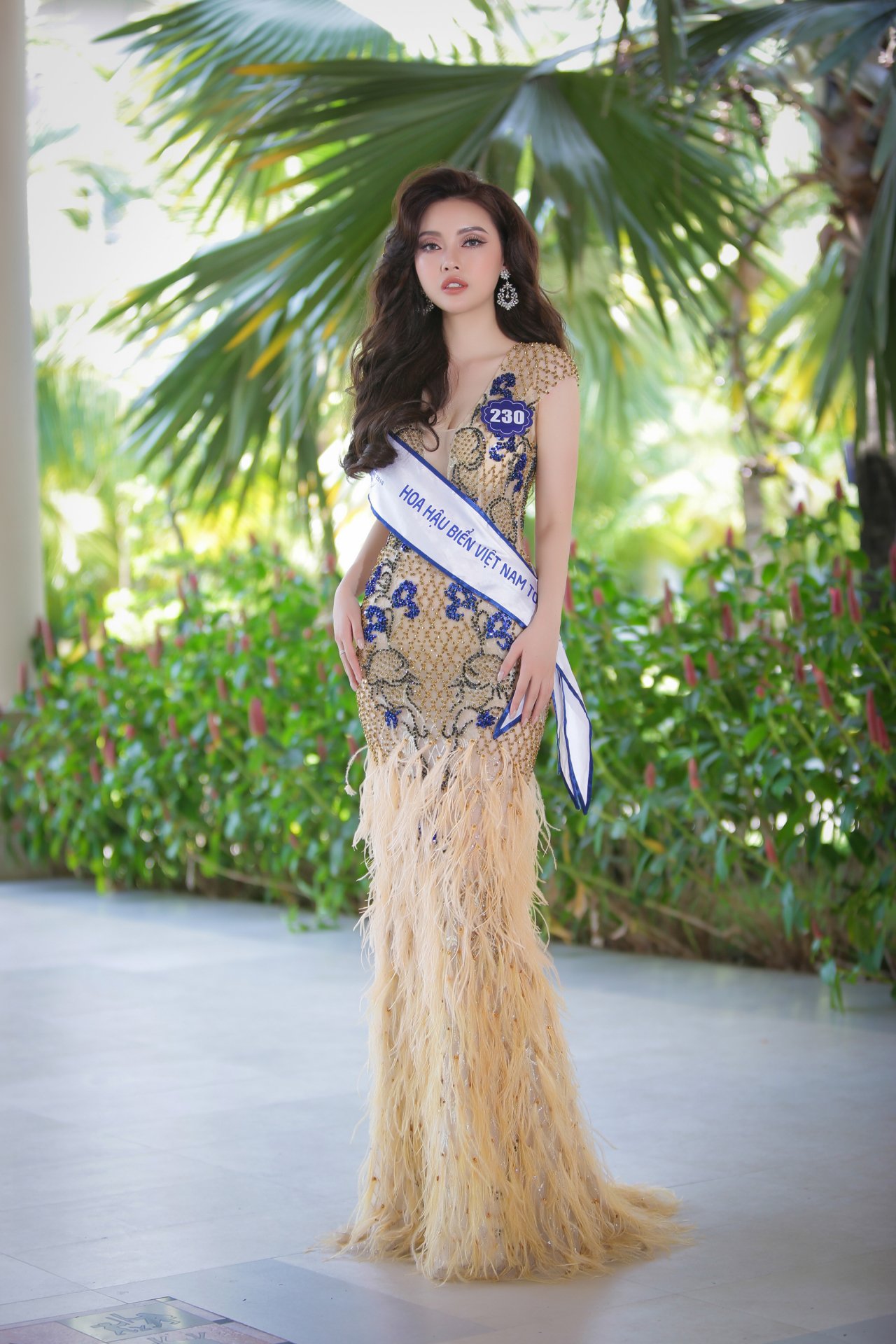 tung-bo-anh-da-hoi-dep-nghet-tho-thi-sinh-hoa-hau-bien-viet-nam-toan-cau-dap-tan-tin-don-kem-sac