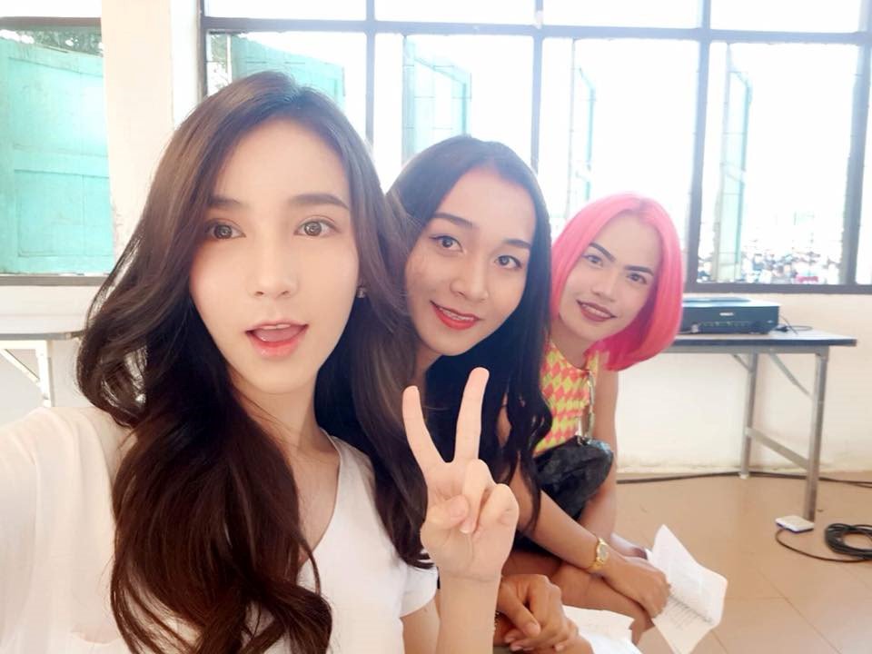 Thiên thần chuyển giới Thái Lan lo lắng khi khám nghĩa vụ quân sự