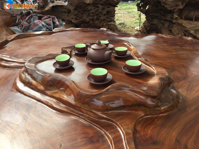 Bộ bàn ghế gỗ lũa hàng khủng giá tiền tỷ không bán