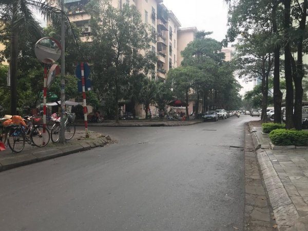 thong-tin-moi-nhat-vu-o-to-ban-tai-gay-tai-nan-keo-le-nan-nhan-hang-tram-met-tren-duong