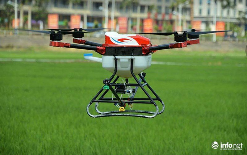 Cận cảnh máy bay không người lái phun thuốc trừ sâu giá gần 600 triệu đồng