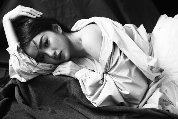Kaity Nguyễn tung bộ ảnh nồng nàn và gợi cảm tuổi 19