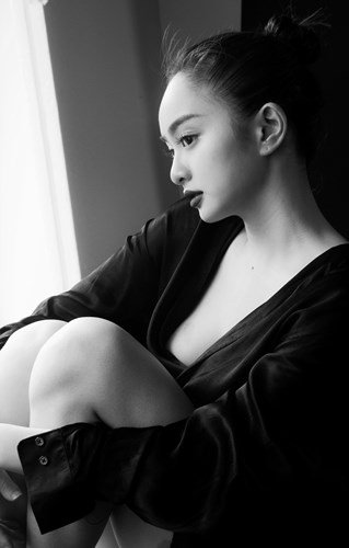 Kaity Nguyễn tung bộ ảnh nồng nàn và gợi cảm tuổi 19