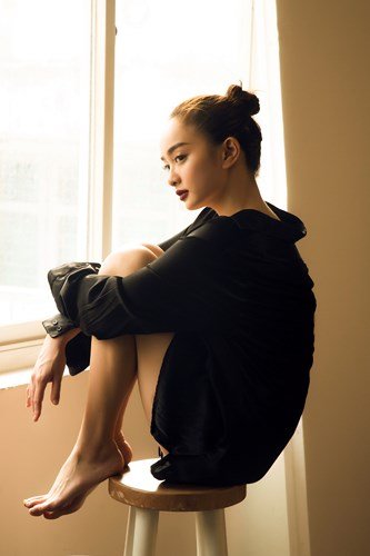 Kaity Nguyễn tung bộ ảnh nồng nàn và gợi cảm tuổi 19
