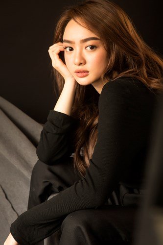 Kaity Nguyễn tung bộ ảnh nồng nàn và gợi cảm tuổi 19