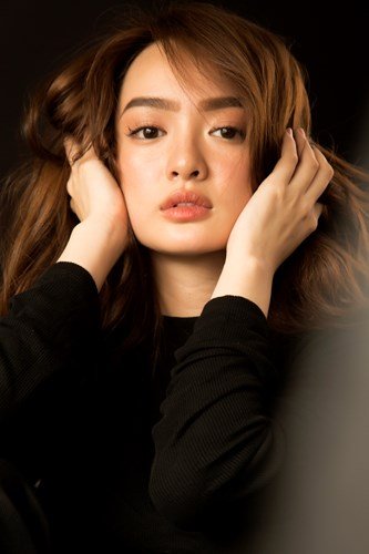 Kaity Nguyễn tung bộ ảnh nồng nàn và gợi cảm tuổi 19
